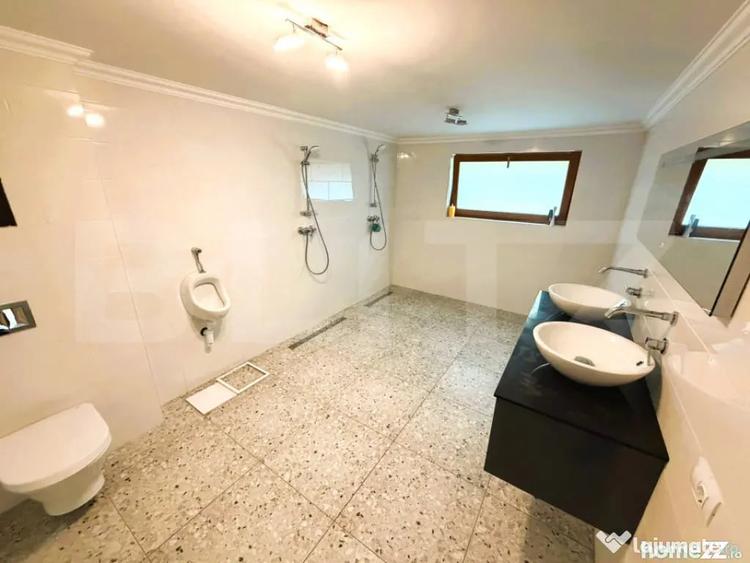 Casă cu 5 camere cu Teren 3000 Mp în Central