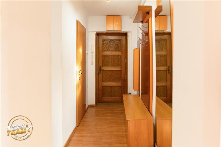 Apartament cu 3 camere decomandat, mobilat în Sud
