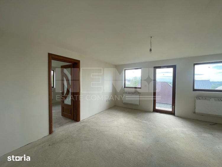 Casă cu 9 camere cu Teren 631 Mp în Burla