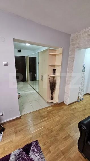 Apartament cu 2 camere semidecomandat, mobilat în Central