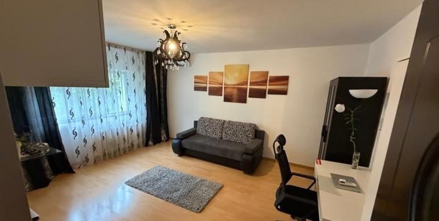 Apartament cu 3 camere decomandat, mobilat în Vitan Mall