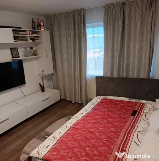 Apartament cu 2 camere semidecomandat în Centrul Civic