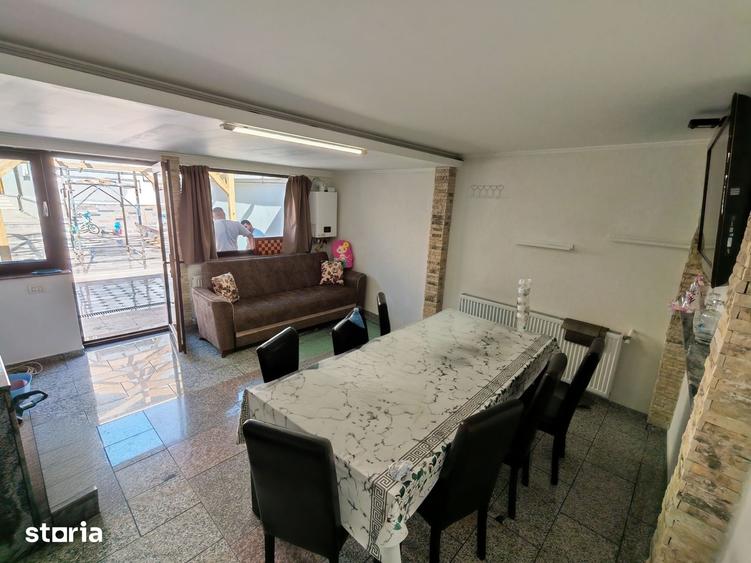 Casă cu 3 camere cu Teren 300 Mp în Brătianu