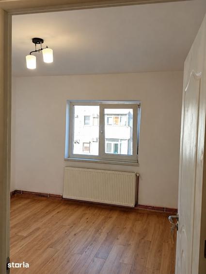 Apartament cu 2 camere decomandat în Calea București
