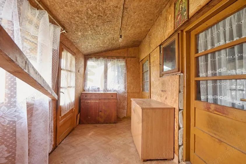 Casă cu 2 camere cu Teren 831 Mp în Central