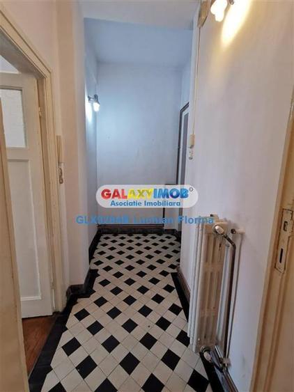 Apartament cu 4 camere decomandat în Calea Victoriei