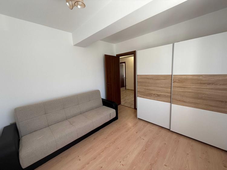 Proprietar inchiriez apartament 3 camere - 6