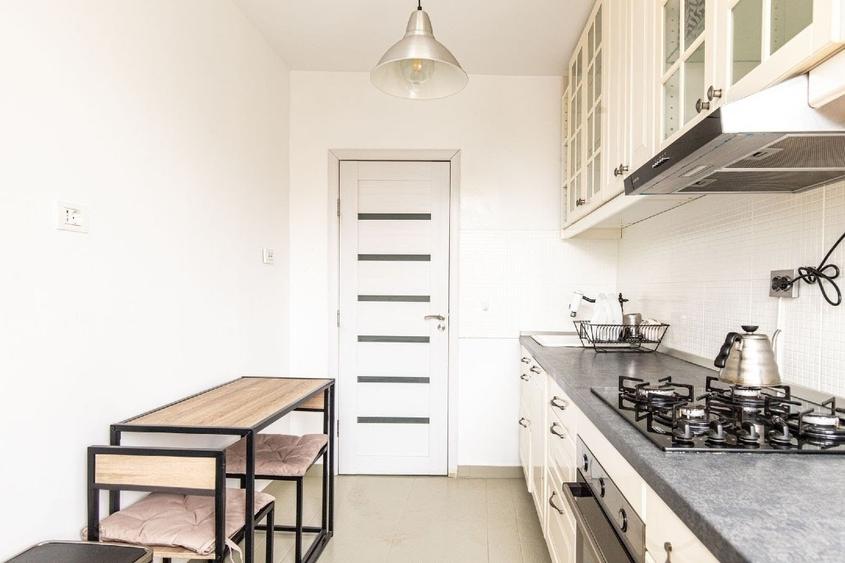Apartament cu 2 camere semidecomandat, mobilat în Floreasca