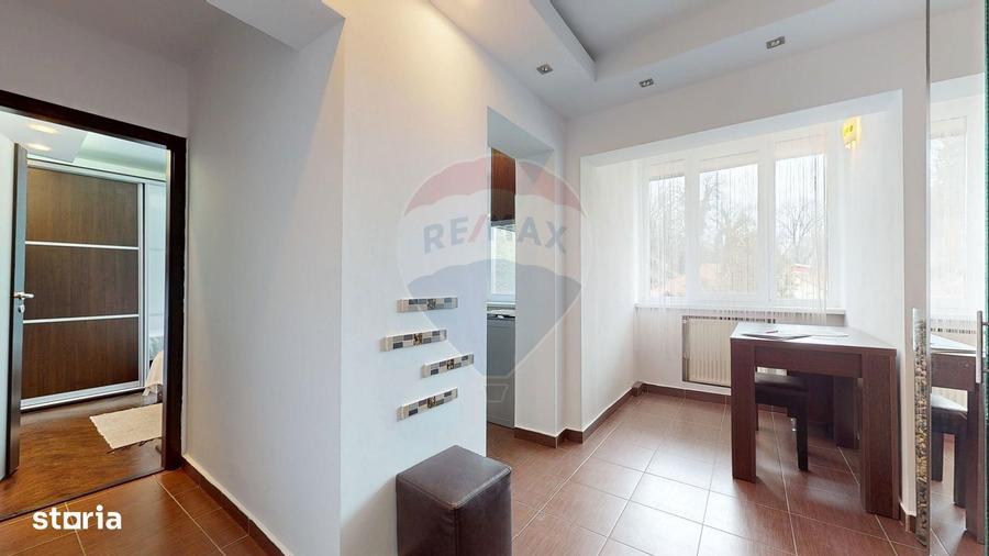 Apartament cu 2 camere decomandat, mobilat în Central