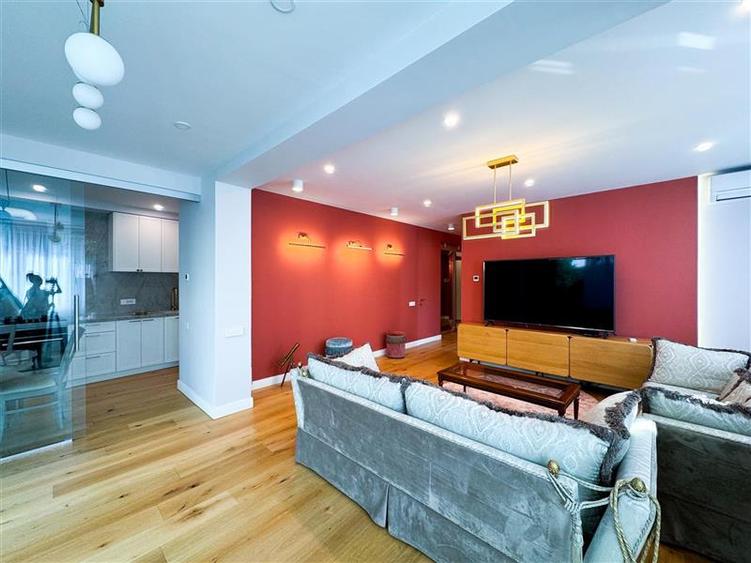 Apartament cu 3 camere decomandat, mobilat în Grădina Icoanei