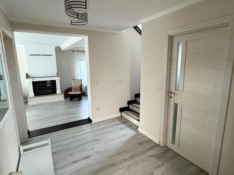 Casă individuală cu 4 camere cu Teren 465 Mp în Ipotești