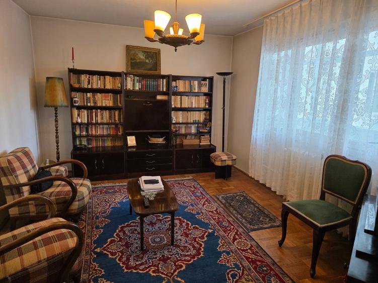 Apartament cu 4 camere decomandat, mobilat în Titan