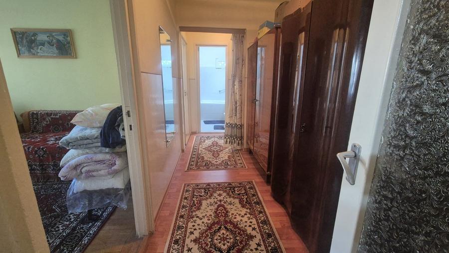 Apartament cu 3 camere semidecomandat în Micro 16