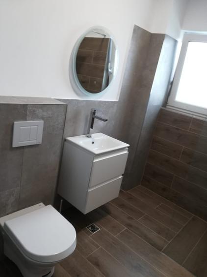 Apartament cu 2 camere semidecomandat, mobilat în Florești
