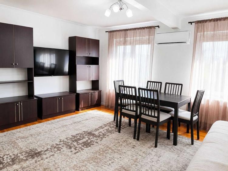 Apartament cu 3 camere decomandat în Preajba Mare