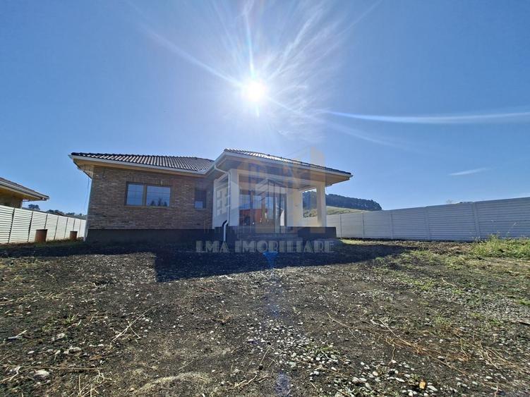 Casă individuală cu 5 camere cu Canalizare în Sânpetru