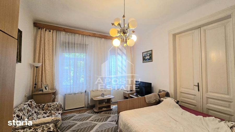 Casă cu 7 camere cu Teren 520 Mp în Elisabetin