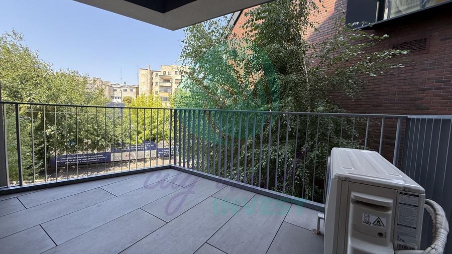 Apartament cu 2 camere semidecomandat, mobilat în Universitate