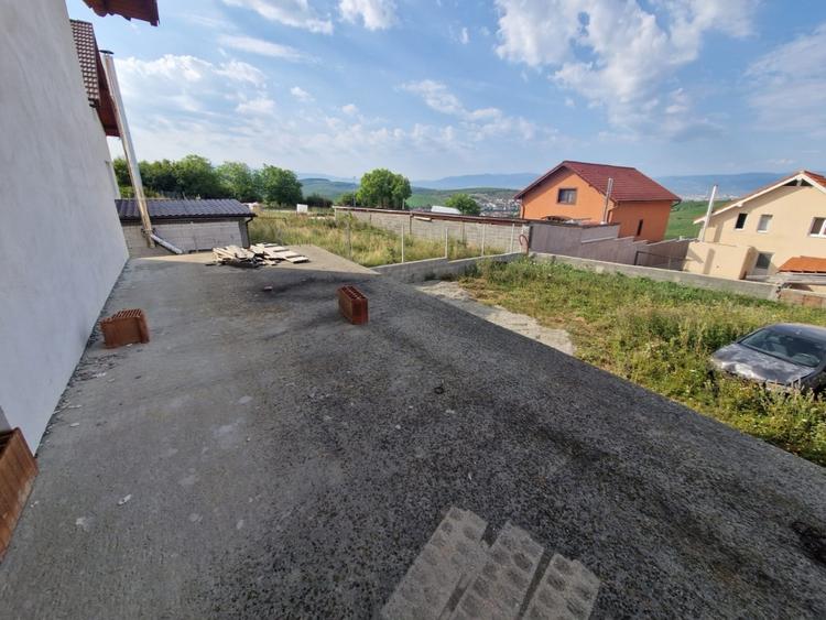 Casă cu 5 camere cu Teren 500 Mp în Șura Mare