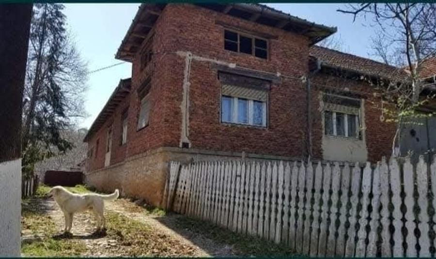 Casă cu 4 camere în Câmp