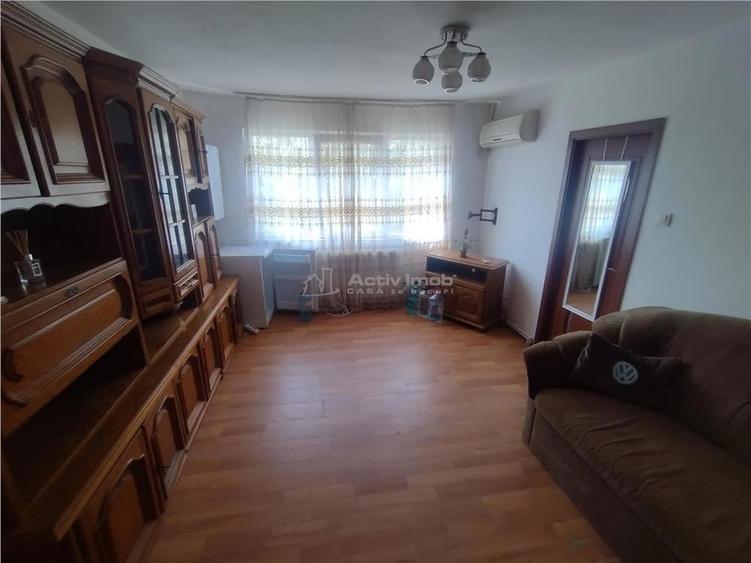 Apartament cu 2 camere nedecomandat, mobilat în Oravița