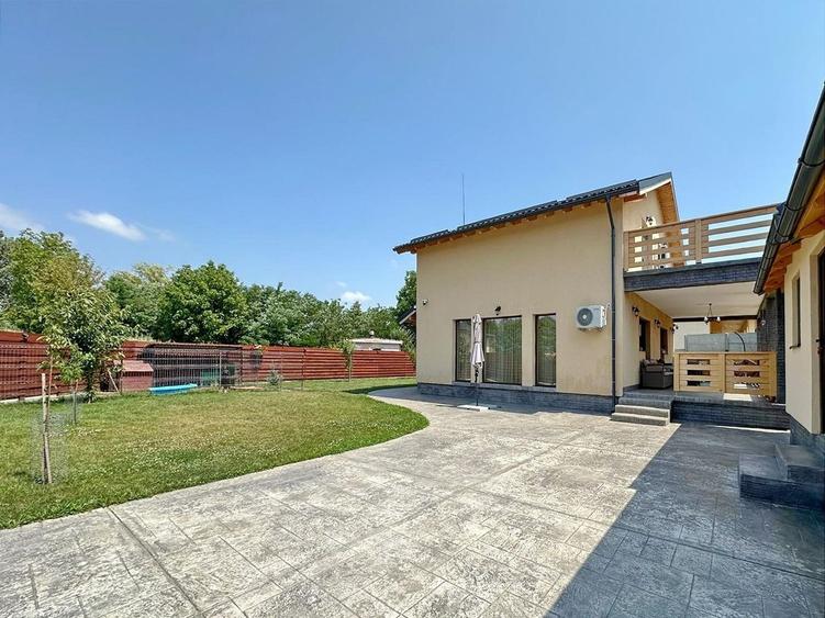 Casă individuală cu 4 camere cu Canalizare în Hălchiu