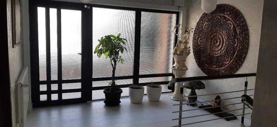 Casă individuală cu 7 camere cu Canalizare în Ultracentral