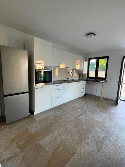 Apartament cu 3 camere semidecomandat, mobilat în Parcul Carol