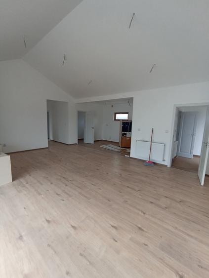 Casă individuală cu 3 camere cu Teren 440 Mp în Periferie