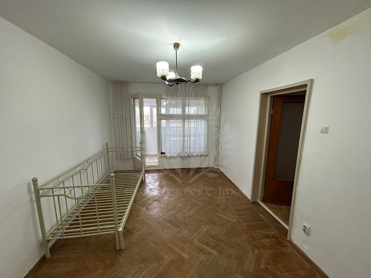 Apartament cu 4 camere decomandat în Sud