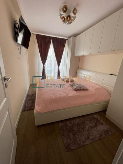 Apartament cu 3 camere semidecomandat, mobilat în Dumbrăvița