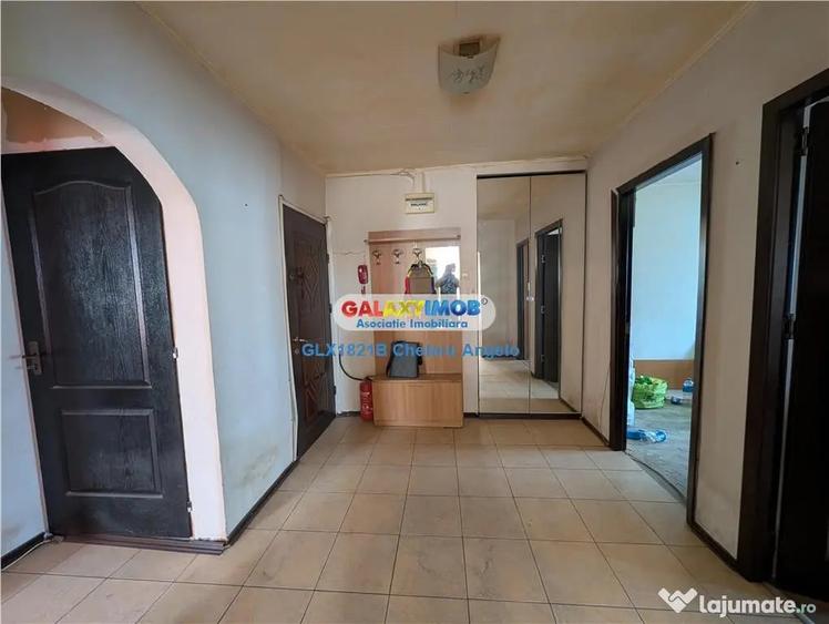 Apartament cu 4 camere semidecomandat în Central