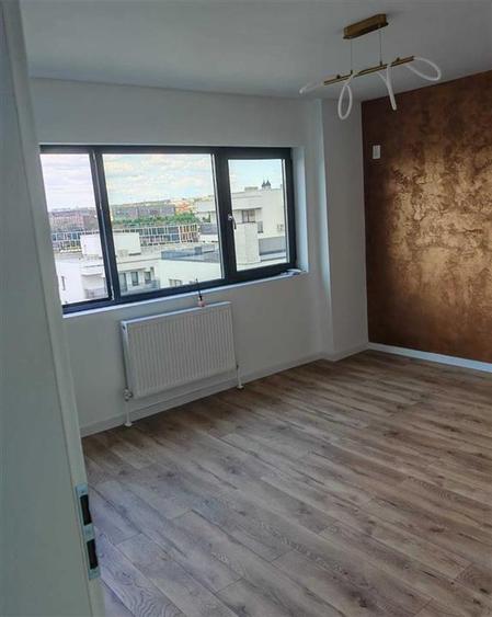 Apartament cu 3 camere semidecomandat în Splai Bahlui