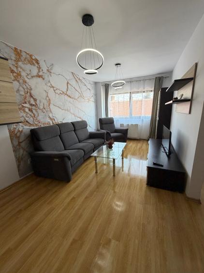 Apartament cu 3 camere semidecomandat în Horea