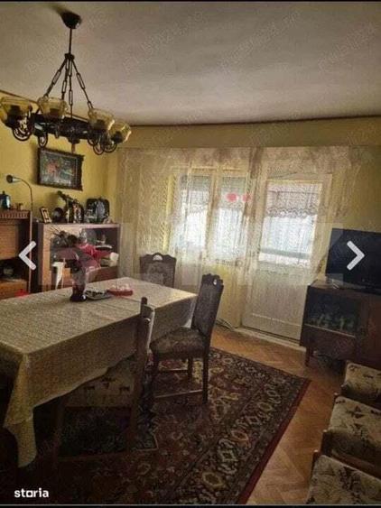 Apartament cu 3 camere semidecomandat, mobilat în Micro 16