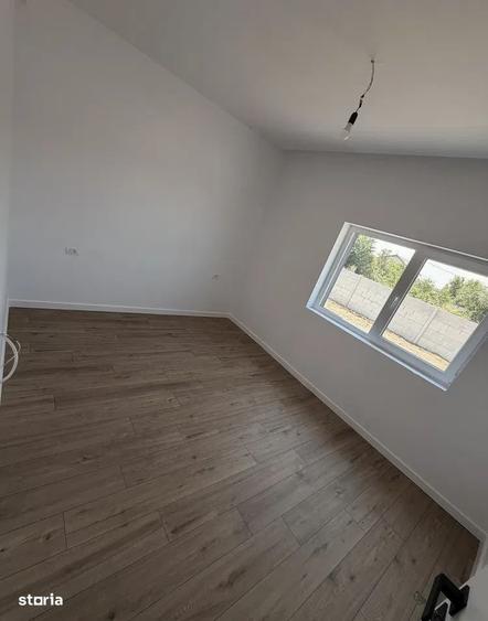 Casă cu 4 camere în Domnești
