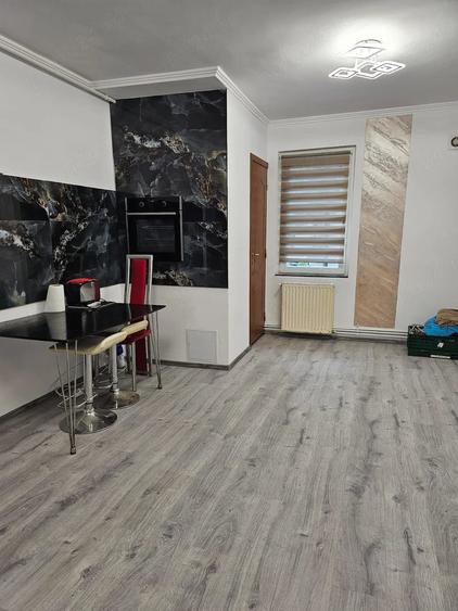 Apartament cu 3 camere decomandat în Tudor