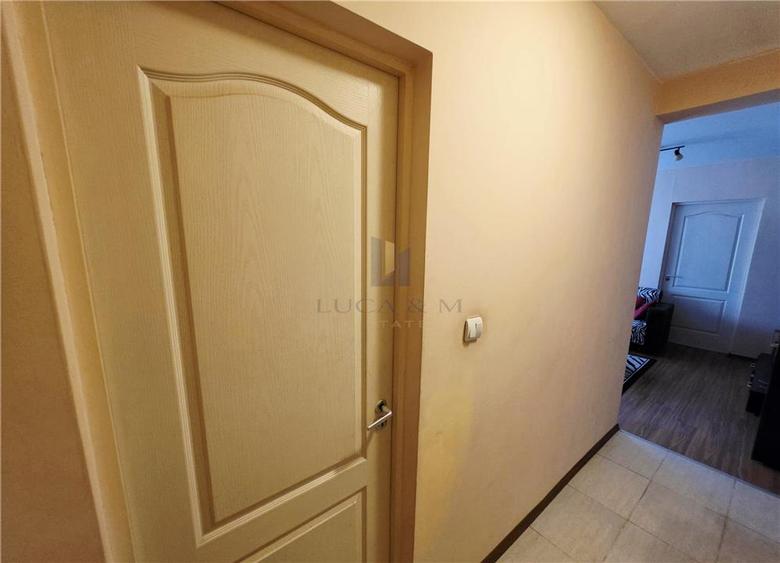 Apartament cu 2 camere semidecomandat în Girocului