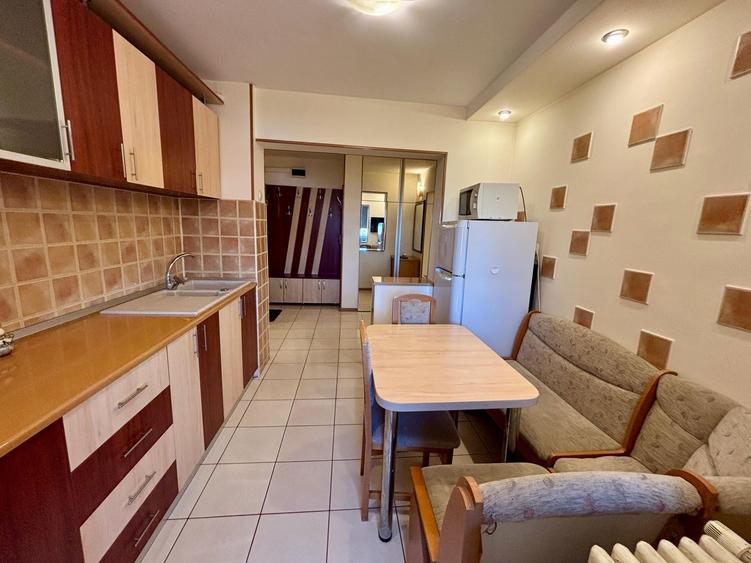 Apartament cu 2 camere decomandat în Enachiță Văcărescu