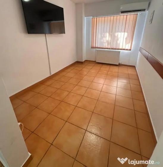 Apartament cu 4 camere decomandat în E3