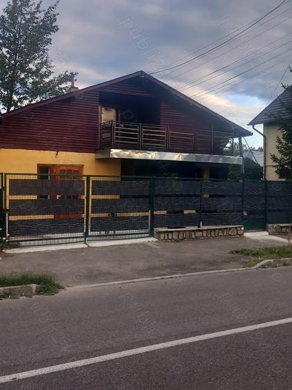Casă cu 4 camere cu Teren 200 Mp în Central