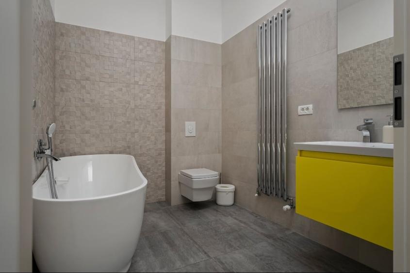 Casă cu 5 camere cu Canalizare în Central