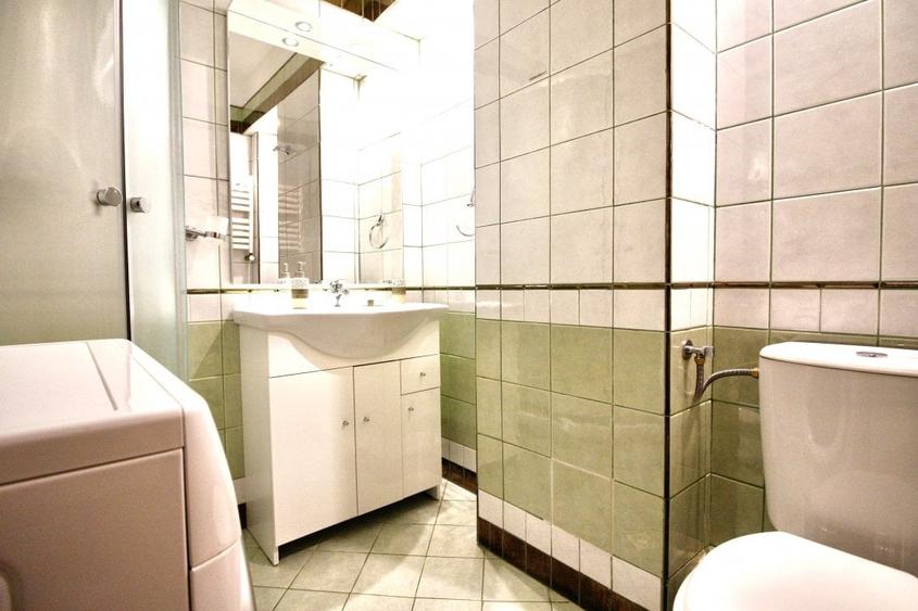 Apartament cu 4 camere semidecomandat în Universitate