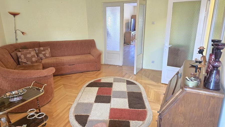 Apartament cu 4 camere semidecomandat în Decebal