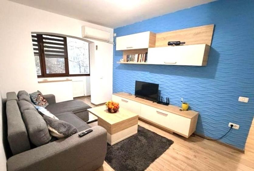 Apartament cu 3 camere semidecomandat în Tomis Nord