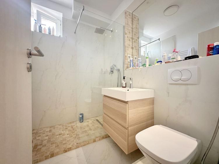Apartament cu 3 camere decomandat, mobilat în Ultracentral