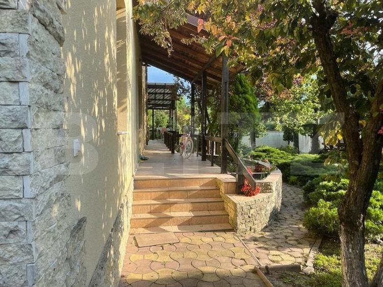Casă individuală cu 6 camere cu Canalizare în Tătărași