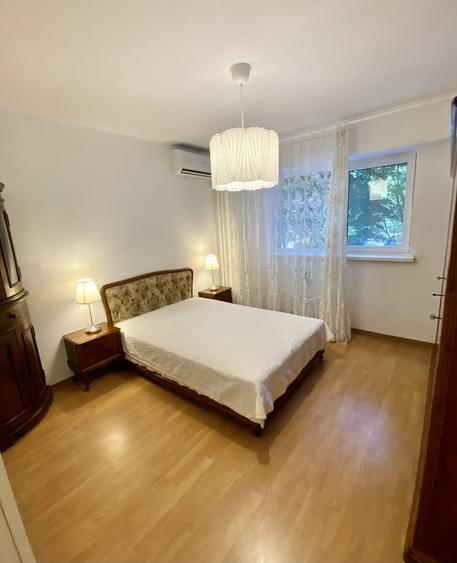 Apartament cu 4 camere semidecomandat, mobilat în Tineretului
