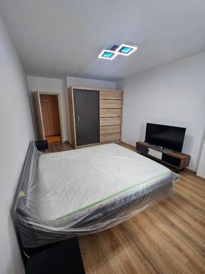 Apartament cu 2 camere decomandat, mobilat în Central
