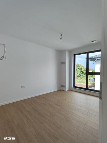 Casă cu 5 camere cu Teren 480 Mp în Mogoșoaia